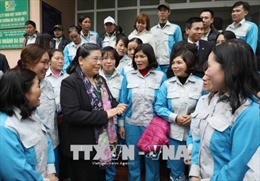 Phó Chủ tịch Thường trực Quốc hội Tòng Thị Phóng chúc Tết công nhân môi trường đô thị Hà Nội